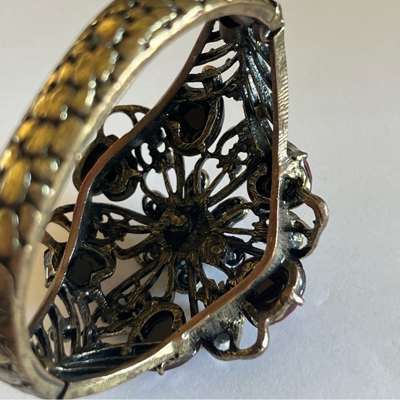 Elegant Women's Floral cuff Bracelet with Amber Accents - Picture 6 of 11